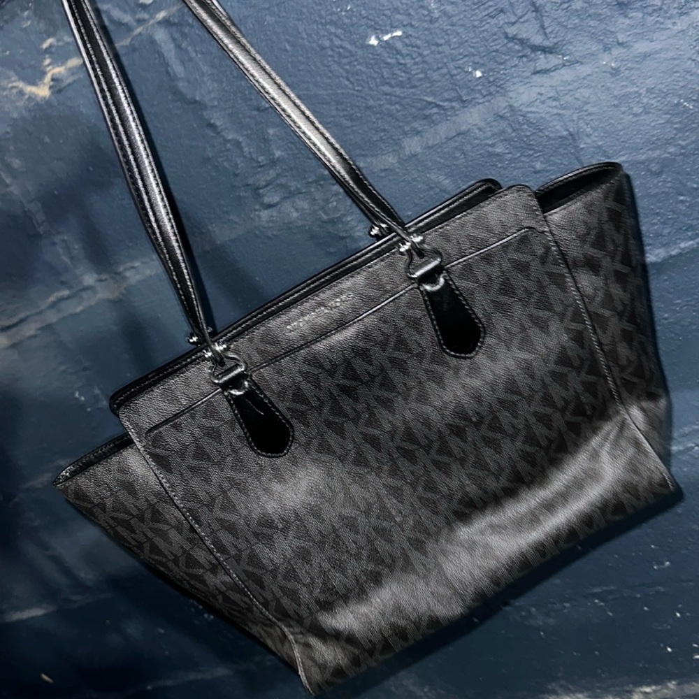 Michael Kors MK medium Tote